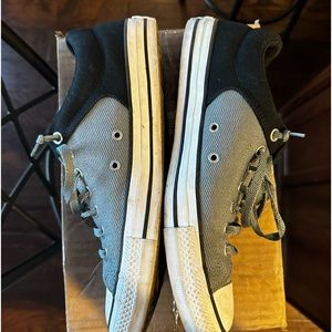Converse low casual shoes. Size 10. Great condition. Light blue w/ black